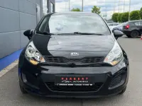 Używany Kia Rio 86 KM (63 kW) 2012 Czarny Sedan/Limuzyna
