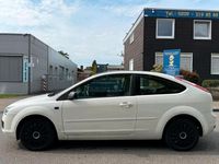 Gebraucht Ford Focus 101 PS (74 kW) 2007 Weiß Kleinwagen