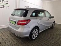 Gebraucht Mercedes 180 109 PS (80 kW) 2016 Polarsilber (metallic) Limousine