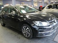 Gebraucht VW Golf VII Comfortline 110 PS (80 kW) 2017 Deep black pearlescent metalli Limousine