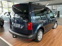 Gebraucht VW Caddy Beach 125 PS (91 kW) 2018 Starlight blue metallic Van / Kleinbus