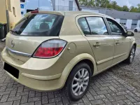 Gebraucht Opel Astra Edition 105 PS (77 kW) 2004 Gold Limousine