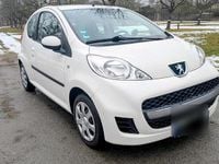 Gebraucht Peugeot 107 68 PS (50 kW) 2011 Weiß Kleinwagen