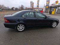 Gebraucht Mercedes 220 143 PS (105 kW) 2001 Schwarz Limousine