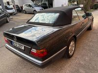 Gebraucht Mercedes E300 220 PS (161 kW) 1993 Schwarz Cabrio