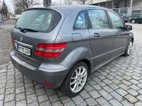 Gebraucht Mercedes B180 Elegance 116 PS (85 kW) 2011 Grau Van / Kleinbus