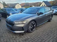 Neu Skoda Superb SportLine 193 PS (141 kW) 2025 Graphitegrau metallic Kombi