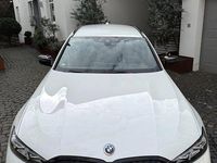 Gebraucht BMW 320e M Sport 204 PS (150 kW) 2023 Weiß Kombi