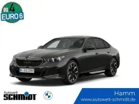 Neu BMW 540 M Sport 303 PS (222 kW) 2026 Sophistograu brillanteffekt Limousine