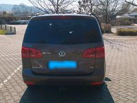 Gebraucht VW Touran 105 PS (77 kW) 2012 Braun Van / Kleinbus