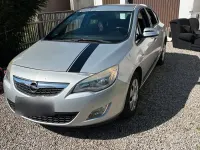 Gebraucht Opel Astra 116 PS (85 kW) 2010 Silber Kleinwagen