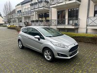Gebraucht Ford Fiesta Celebration 80 PS (58 kW) 2016 Silber Kleinwagen