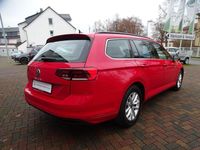 Gebraucht VW Passat 122 PS (89 kW) 2023 Rot Kombi