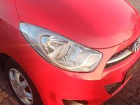 Gebraucht Hyundai i10 70 PS (51 kW) 2012 Rot Kleinwagen