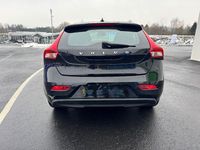 Gebraucht Volvo V40 Momentum 122 PS (89 kW) 2017 Schwarz Limousine