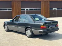 Gebraucht Mercedes 250 126 PS (92 kW) 1990 Schwarz Limousine