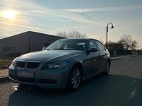 Gebraucht BMW 320 150 PS (110 kW) 2006 Blau Limousine