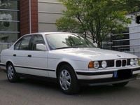 Używany BMW 520 150 KM (110 kW) 1990 Biały Sedan/Limuzyna