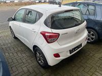 Gebraucht Hyundai i10 Edition 67 PS (49 kW) 2015 Kleinwagen