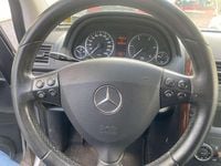 Gebraucht Mercedes A180 109 PS (80 kW) 2011 Polarsilber  metalliclack Kleinwagen