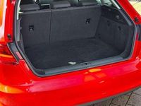 Gebraucht Audi A3 Ambiente 125 PS (91 kW) 2015 Rot Limousine