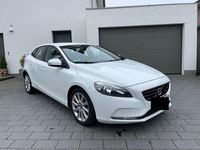 Gebraucht Volvo V40 Kinetic 114 PS (83 kW) 2012 Rot Kleinwagen