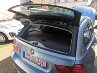 Gebraucht BMW 318 143 PS (105 kW) 2010 Bluewater metallic Kombi