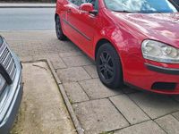 Second-hand VW Golf 75 CP (55 kW) 2005 Roșu Coupe