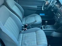 Usado VW Polo 54 HP (39 kW) 2006 Verde Citadino