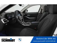 Gebraucht BMW 320 Comfort Edition 190 PS (139 kW) 2026 Alpinweiß uni Kombi