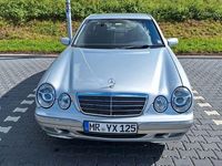 Gebraucht Mercedes E220 Elegance 143 PS (105 kW) 2001 Grau Limousine