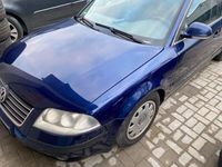 Second-hand VW Passat Basis 131 CP (96 kW) 2004 Albastru Berlinǎ