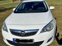 Gebraucht Opel Astra Color Edition 140 PS (102 kW) 2012 Weiß Limousine