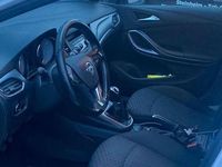 Gebraucht Opel Astra Innovation 105 PS (77 kW) 2015 Weiß Limousine