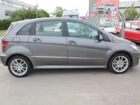 Gebraucht Mercedes B200 136 PS (100 kW) 2011 Mountaingrau  met. Kleinwagen