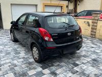 Gebraucht Hyundai i20 75 PS (55 kW) 2013 Schwarz Kleinwagen