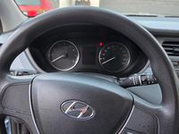 Gebraucht Hyundai i20 75 PS (55 kW) 2015 Blau Kleinwagen