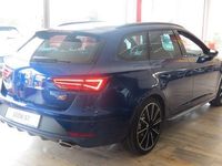 Używany Seat Leon 4Drive 300 KM (220 kW) 2017 Niebieski Sedan/Limuzyna