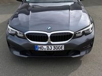 gebraucht BMW 320e Hybrid grau metallic EZ 12/2021
