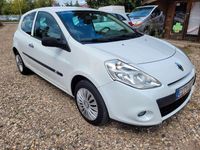 Gebraucht Renault Clio III Expression 75 PS (55 kW) 2009 Weiß Kleinwagen