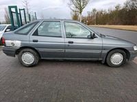Gebraucht Ford Escort 70 PS (51 kW) 1992 Silber Limousine