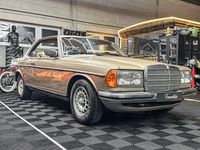 Gebraucht Mercedes 230 136 PS (100 kW) 1982 Gold