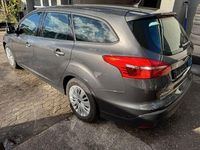 Gebraucht Ford Focus Trend 101 PS (74 kW) 2015 Grau Limousine