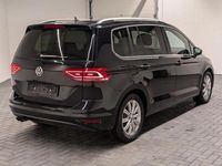 Gebraucht VW Touran Highline 150 PS (110 kW) 2016 Tiefschwarzmet. Van / Kleinbus