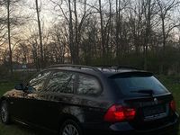 Gebraucht BMW 320 177 PS (130 kW) 2010 Schwarz Kombi