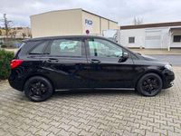 Gebraucht Mercedes B180 122 PS (89 kW) 2013 Schwarz Van / Kleinbus