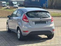 Gebraucht Ford Fiesta Trend 82 PS (60 kW) 2011 Micastonesilber metallic Kleinwagen