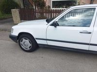 Gebraucht Mercedes E230 132 PS (97 kW) 1988 Weiß Limousine