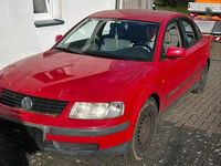 Gebraucht VW Passat 100 PS (73 kW) 1998 Rot Limousine