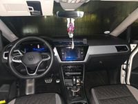 Gebraucht VW Touran 150 PS (110 kW) 2024 Weiß Van / Kleinbus